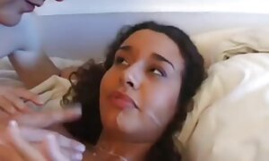 خواهر خواب است ، و برادر تصاویر زن سکس در مورد pussycat اظهار نظر می کند