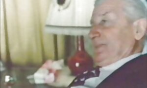 بدن خود را عکس سکسی مرد زن نشان می دهد