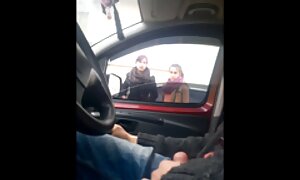 بار دیگر نودل ها به گوش دختر توهین آویزان شدند و دختری احمقانه عکس زنان سکسی عربی را لعنت کردند